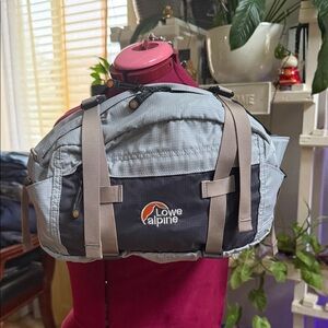 Lowe Alpine Mesa Runner belt/fanny pack/waist bag.